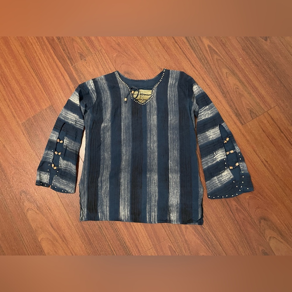 Authentic 70s handmade tunic shirt, wood beads, bell sleeves, peekaboo cut blue - Picture 6 of 12